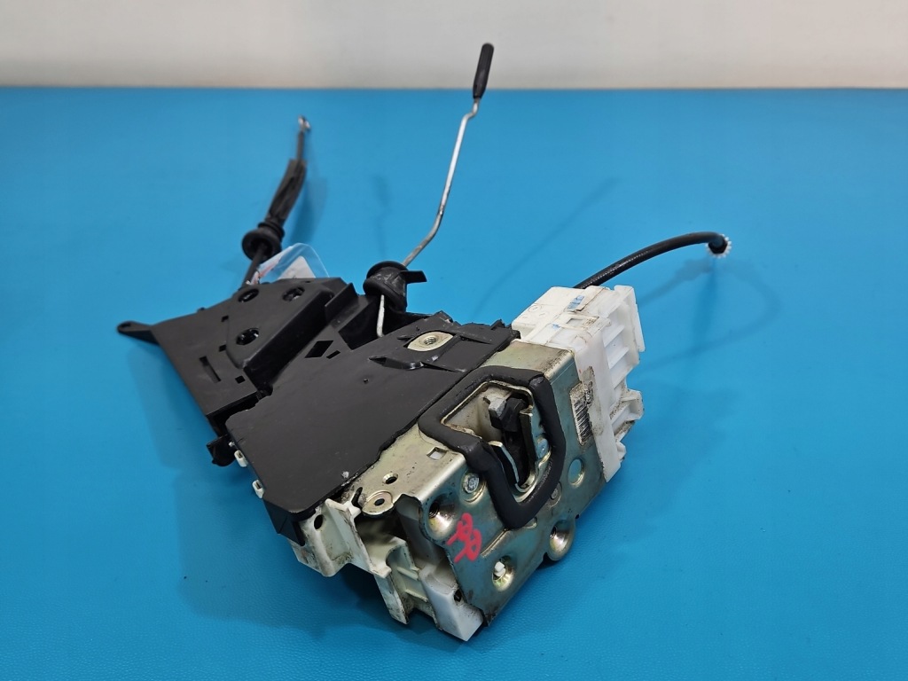 Купить Замок перед правый 1697202835 mercedes w245 европа 4pin. u