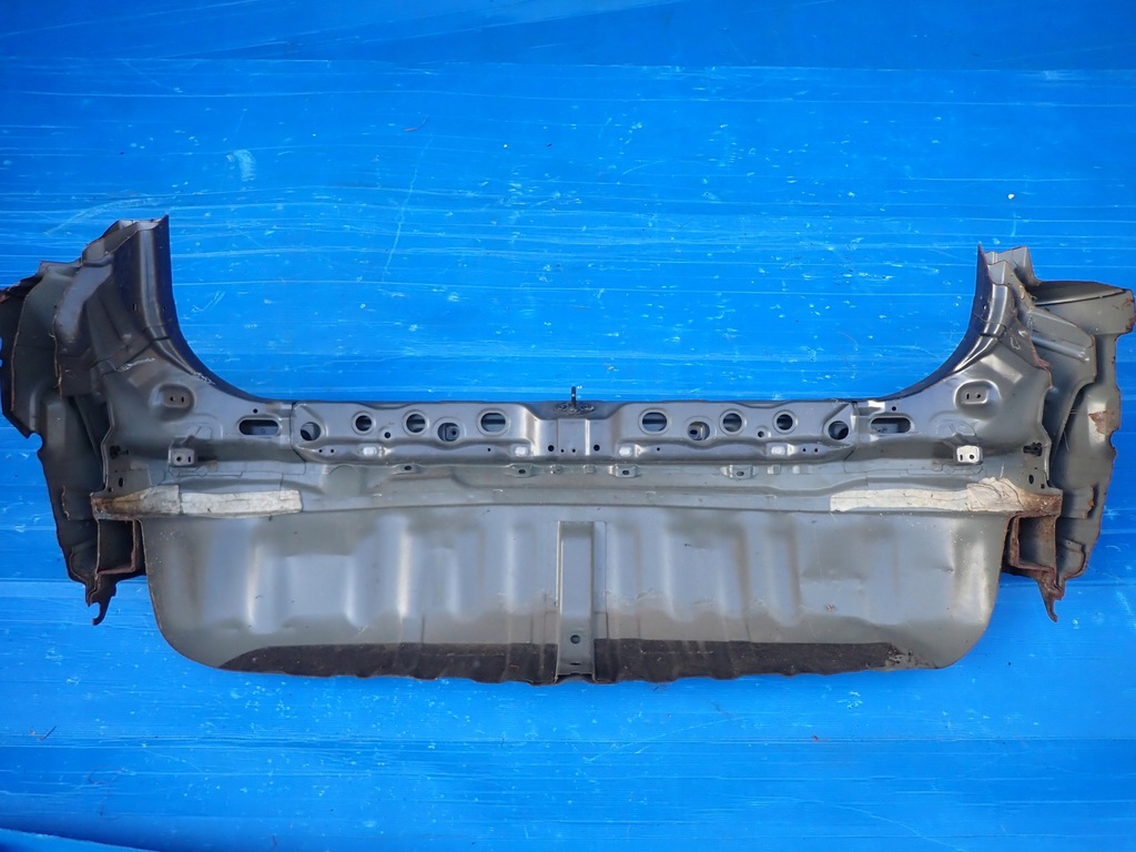 фото №7, Toyota avensis verso 01- pas задній