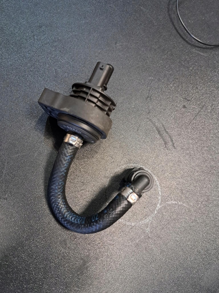 фото №1, Mercedes klasa a w177 amg a35 клапан вакууму