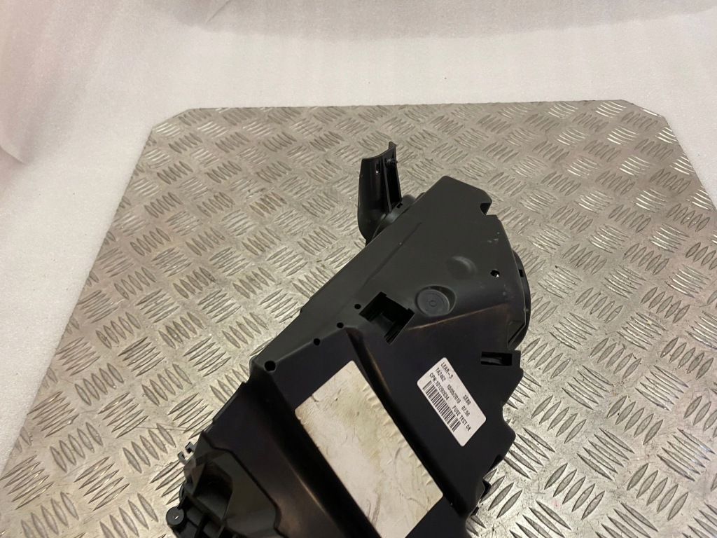 Volvo xc90 2020 крышка коробка предохранителей 31398001 Цена