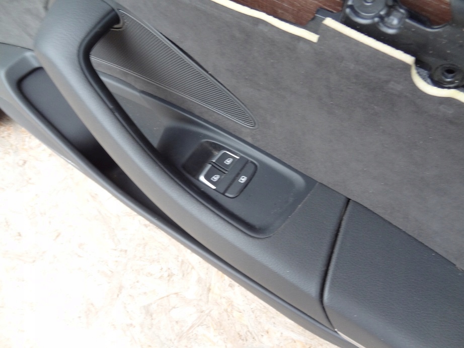 Купити Оббивка двері алькантара  bose audi a8 d4 long 4h4