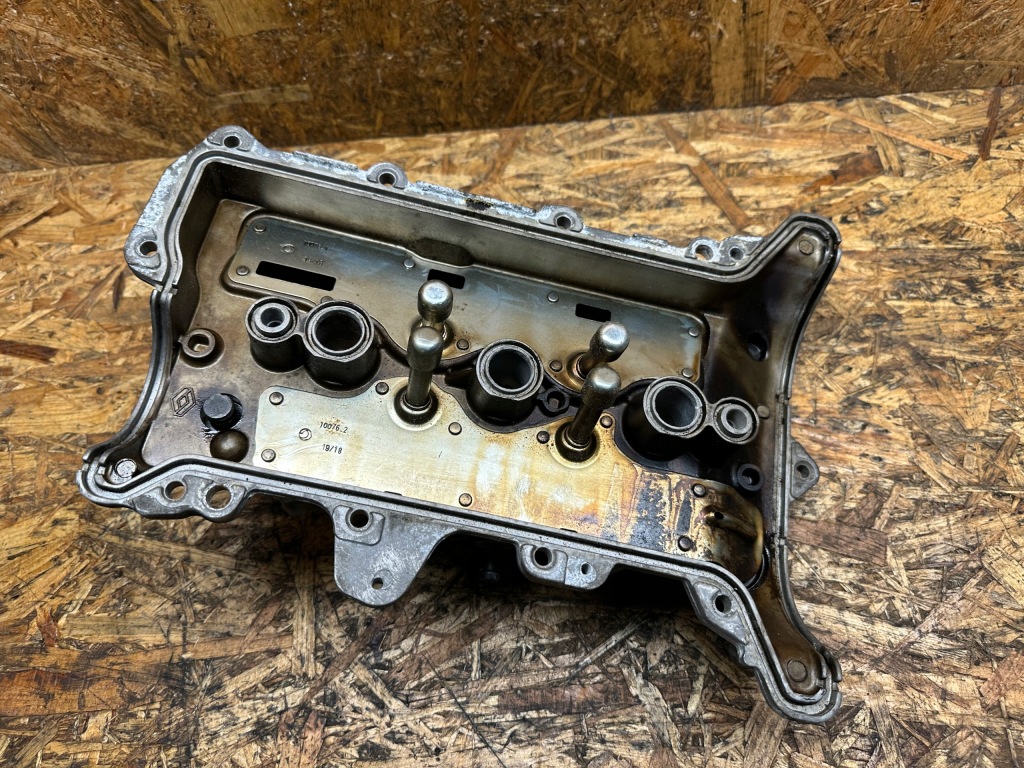 фото №3, Крышка клапанов clio captur sandero ii 132647109r