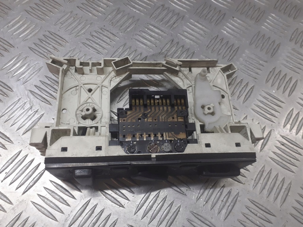 фото №3, Панель обдув mitsubishi space star mr262492