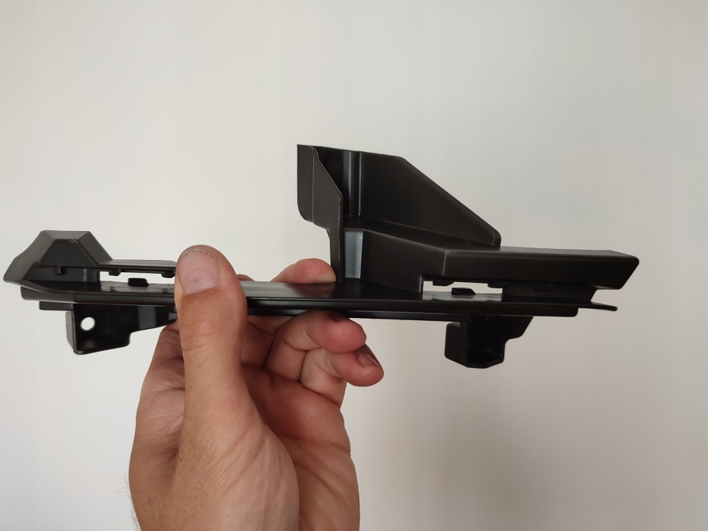 фото №1, Clio iv направляющая кронштейн бампера