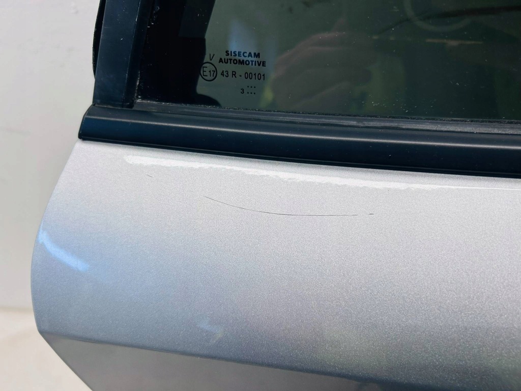 фото №5, Corolla e21 kombi дверь задние правый задняя полный 1l0 царапины