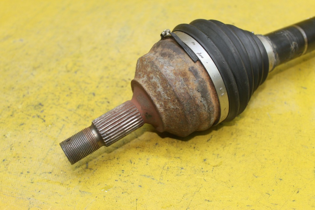 Приводной вал правая  перед peugeot 607 2.2b в Украине