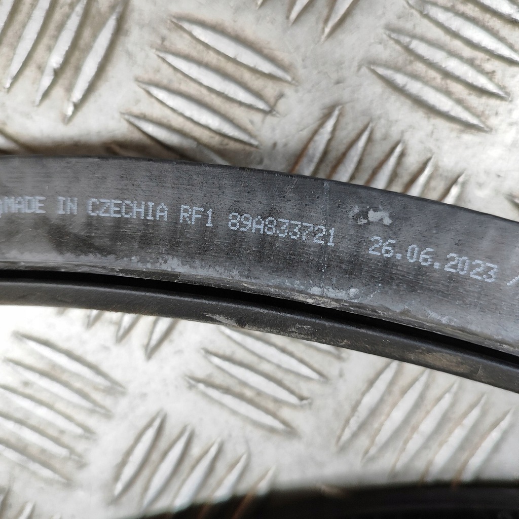 фото №6, Audi q4 sportback e-tron 2023 левая сторона резиновый прокладка дверь задних