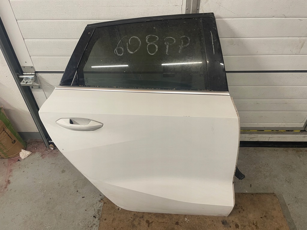 фото №1, Audi a3 8y хэтчбек дверь правое задние