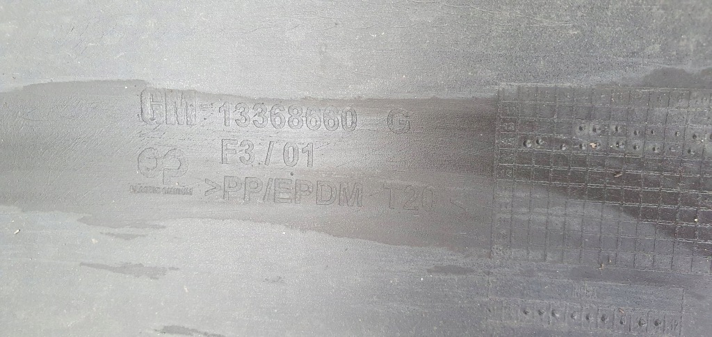 Opel astra j рестайлинг  решётка радиатора бампер перед передний 13368660 Киев