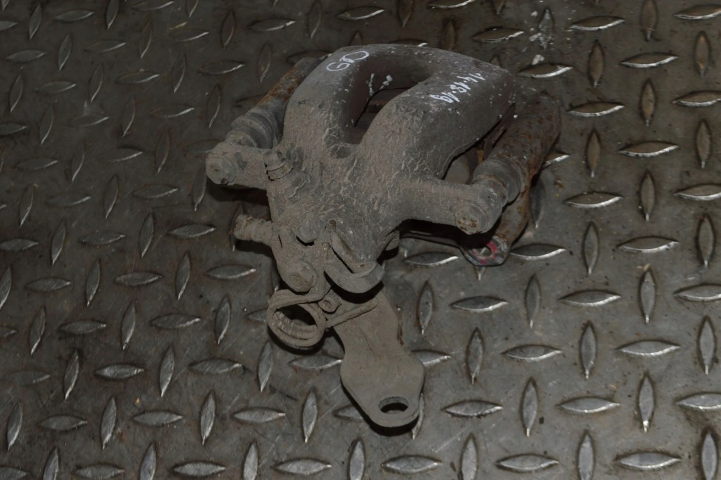 фото №2, Alfa romeo 159 2008 права сторона задній супорт гальмівний