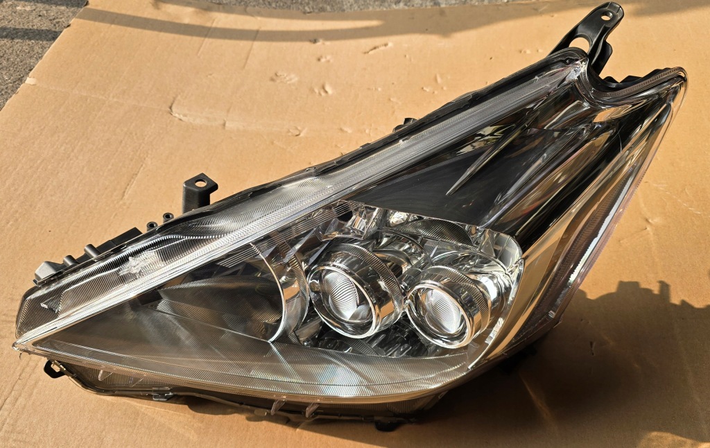 фото №2, Лампа передняя перед левая toyota prius plus przed lift