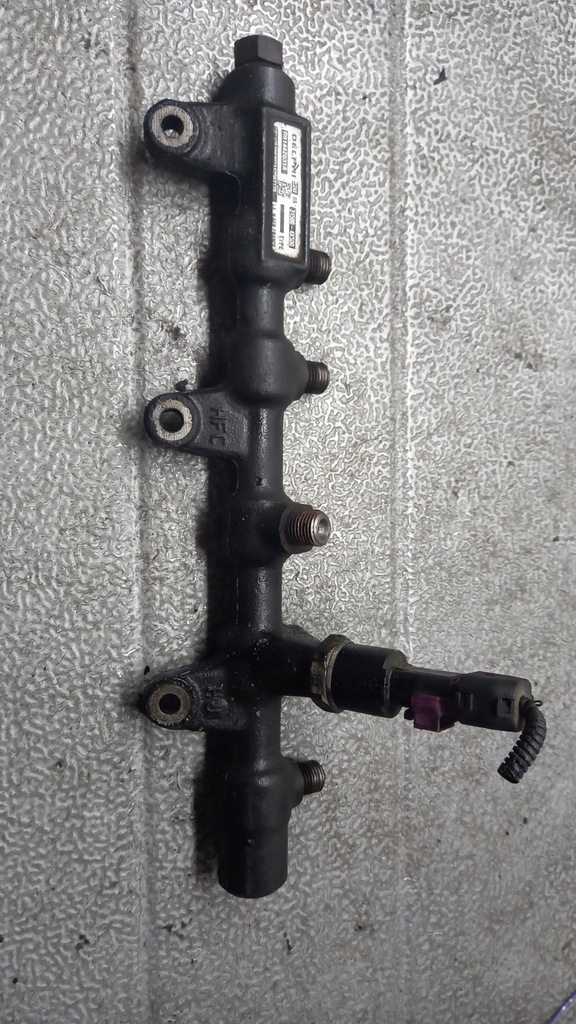 фото №1, Молдинг впрыскная kia carnival 2.9tdi 02r ii