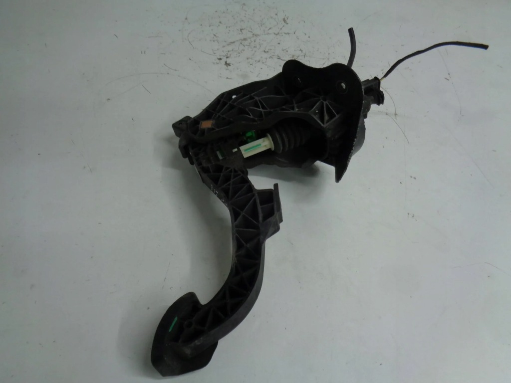 фото №1, Proace jumpy expert iii 2.0 blu ehdi педаль сцепления 9818902380