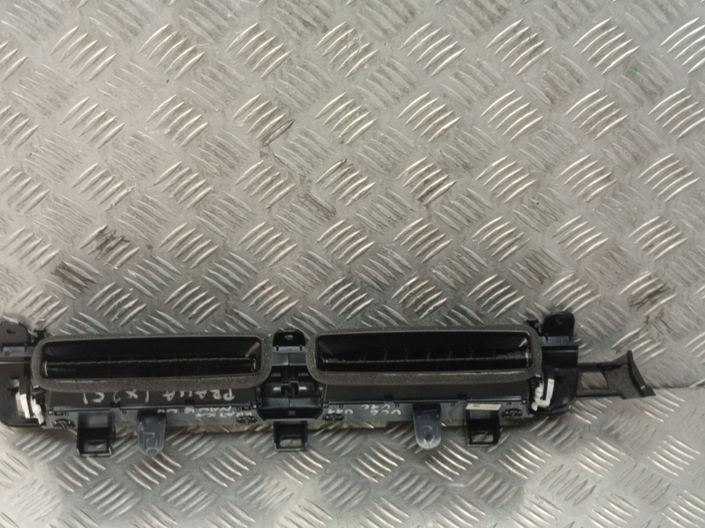 Купить Bmw u06 u10 u11 u12 решётка обдув консоли правая пассажира 9483383