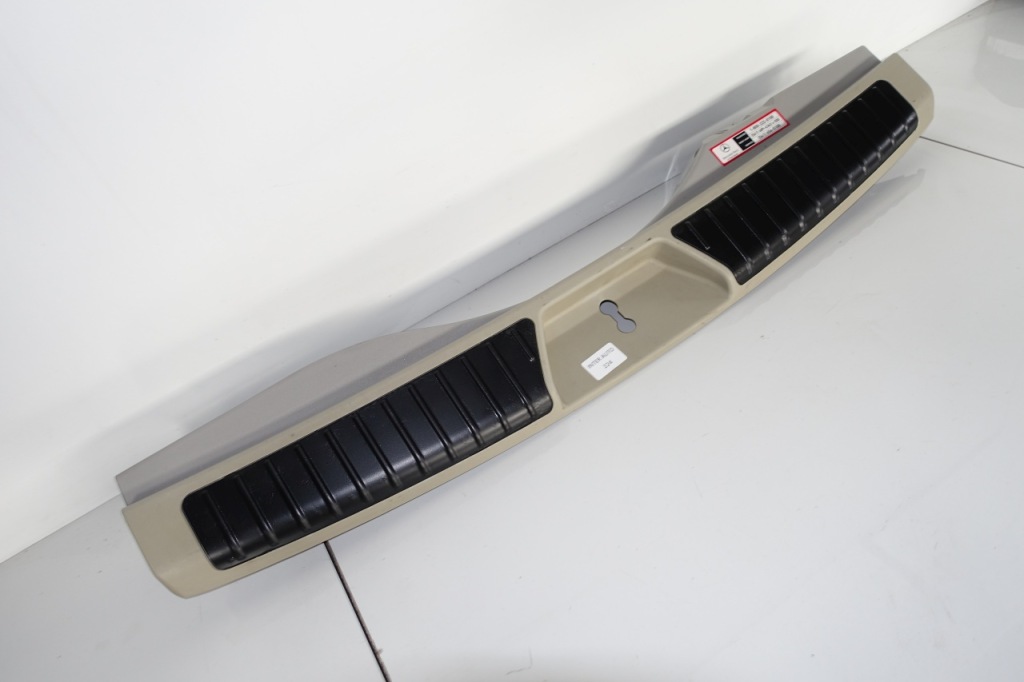 Mercedes w164 x164 gl накладка поперечина багажника молдинг задний  1646901087 с Разборки