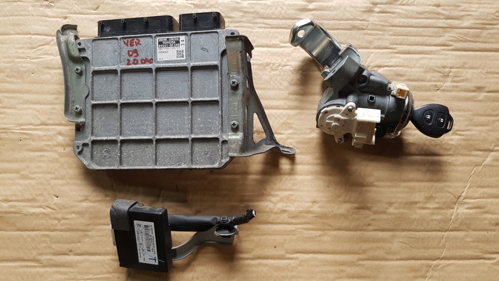 фото №1, Toyota verso 09-15 бортовий комп'ютер ключ 0f340