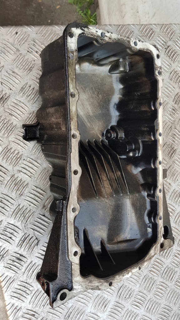 Audi a4 b6 1.9 tdi поддон поддон масляная 06b103603ak cena без датчика Киев