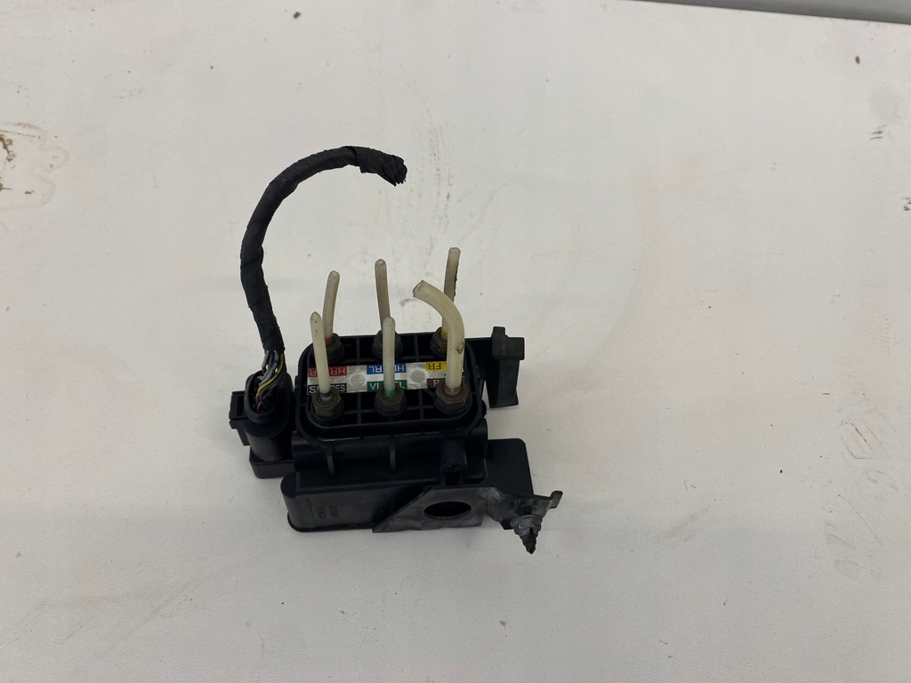 фото №1, Распределитель airmatic mercedesa s w221 r w251 ml gl w164 2513200058