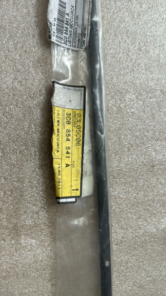 фото №1, Молдинг кріпильна 3c0854541a vw passat b6 b7