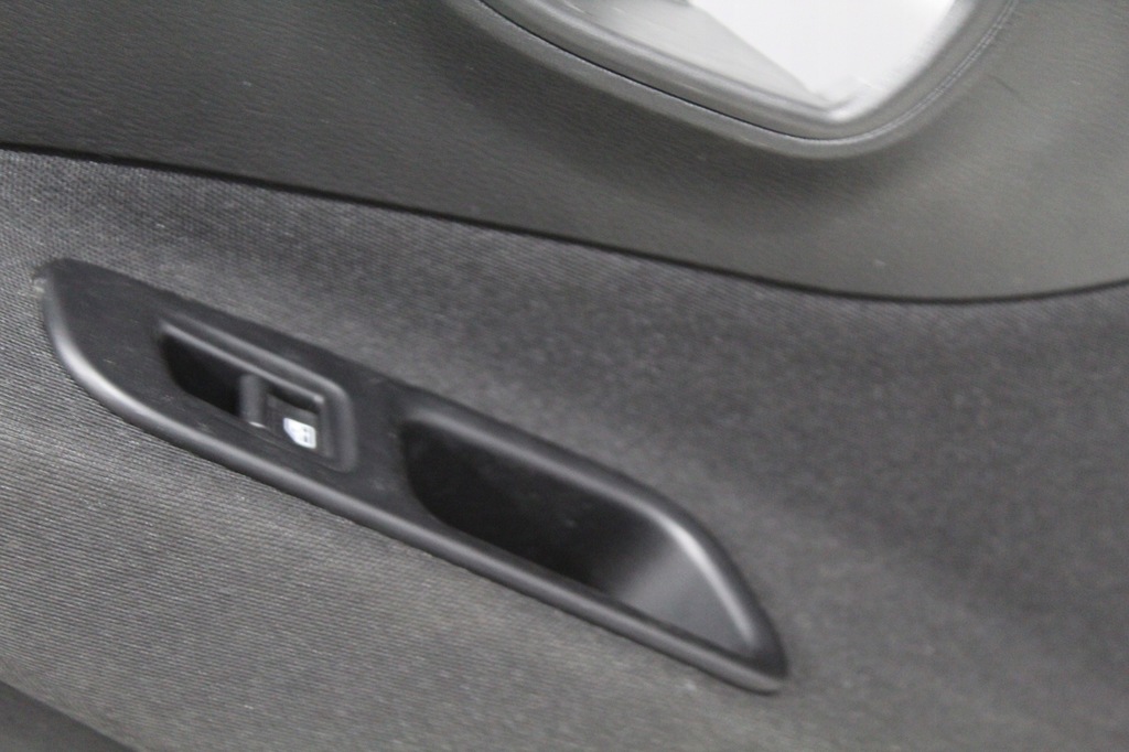 фото №2, Обшивка двері правий задня jeep renegade lift