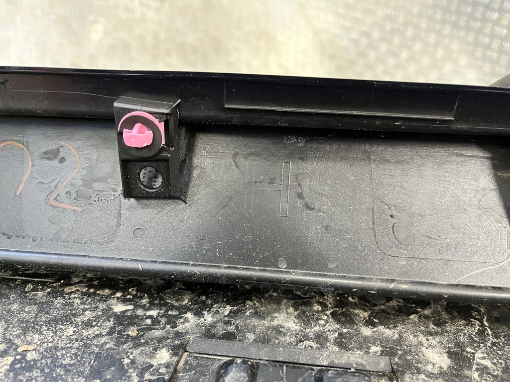 фото №4, Молдинг накладка порог правая mazda 3 bp 19-