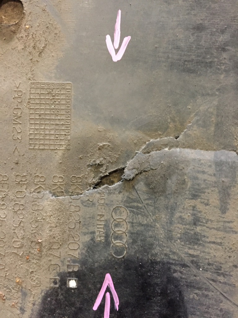 Audi a4 b8 a5 защита плита пол подвеска левая в Украине