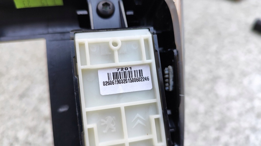 фото №4, Peugeot 208 i 2008 12-19 рамка панель радио навигации