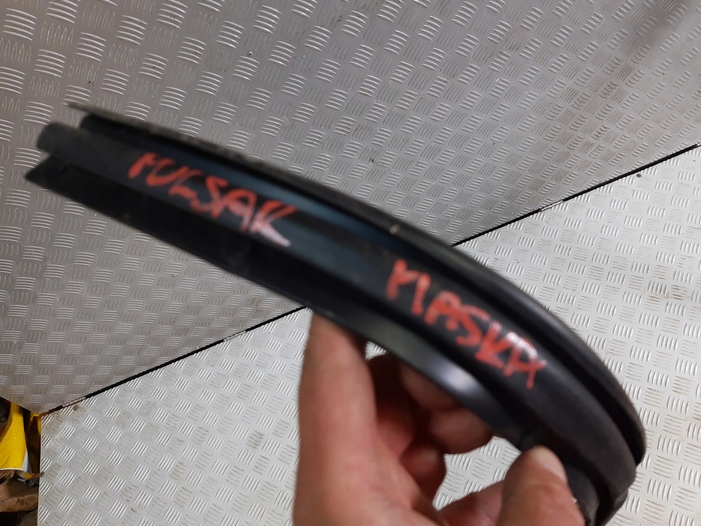 фото №5, Nissan pulsar прокладка гумовий елемент капот