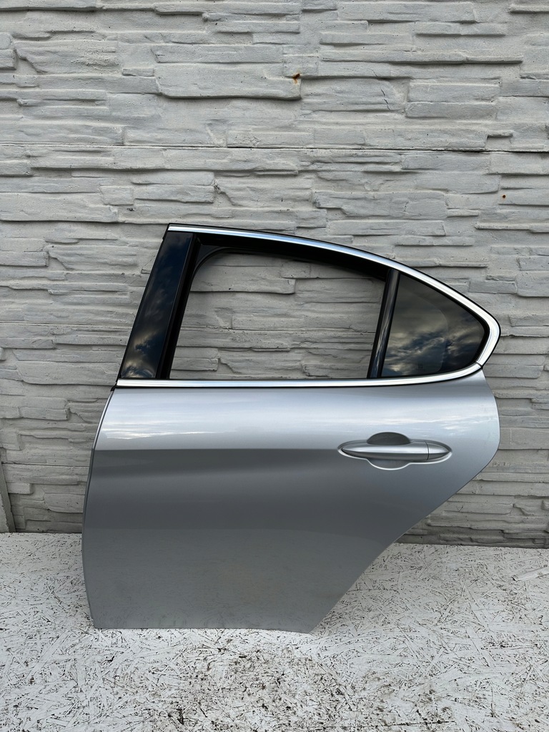 фото №1, Giulia дверь левая задние задняя серебристый 620