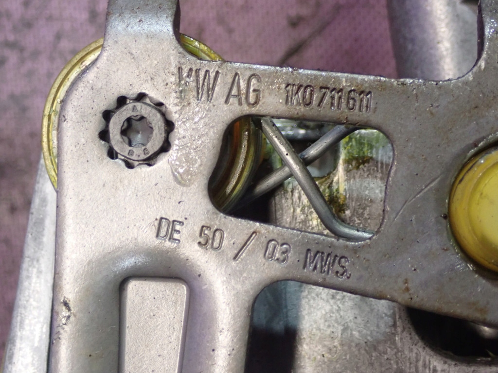 Vw touran 1 1.9 tdi кулиса переключения передач кулиса  тросы 1k0711061a Оригинал