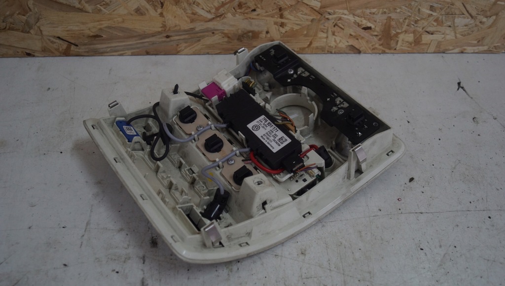 фото №8, Лампа потолочный vw touareg 7p 7p6947134