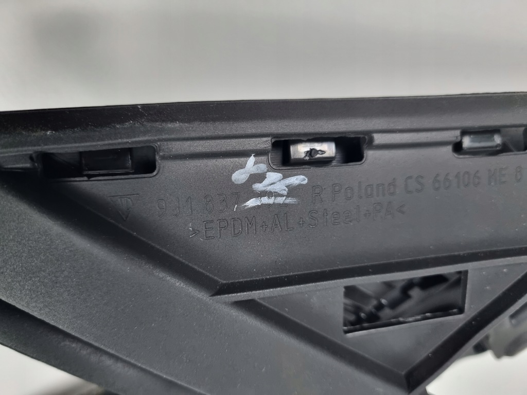 фото №8, Porsche taycan молдинг прокладка двері передня права перед 9j1837392