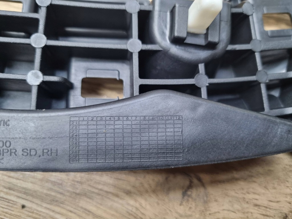 фото №7, Hyundai ioniq 5 2021 перед сторона правая элементы крепёжные