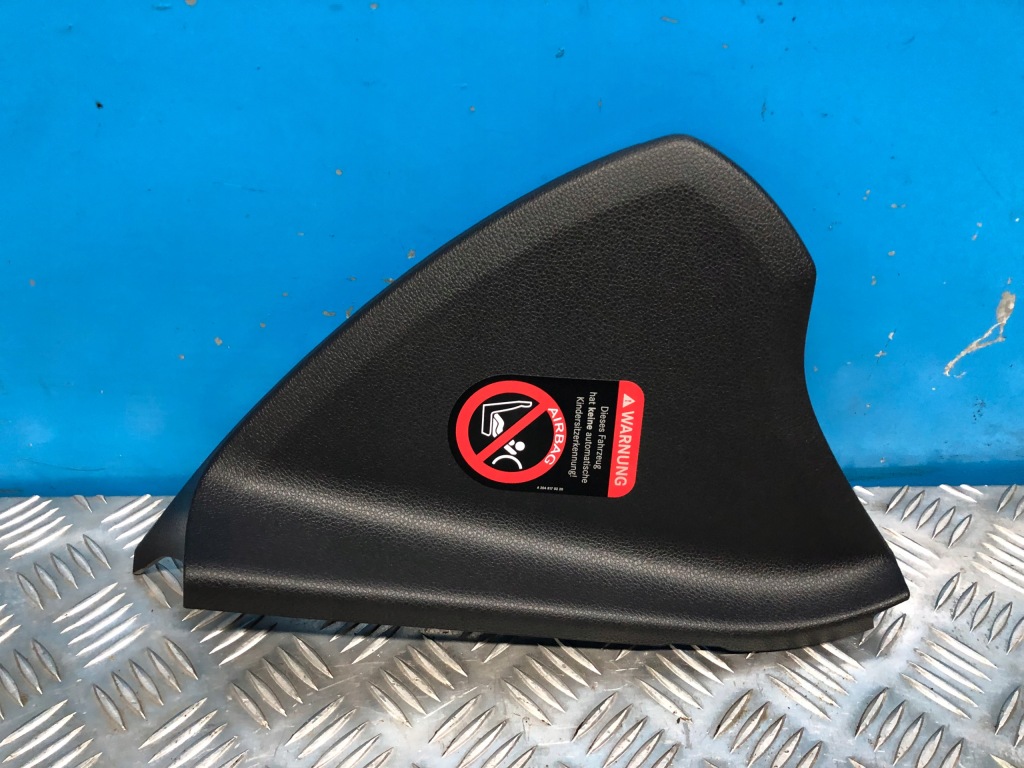 фото №1, Mercedes w176 a250 m270 cgi права заглушка консолі захист