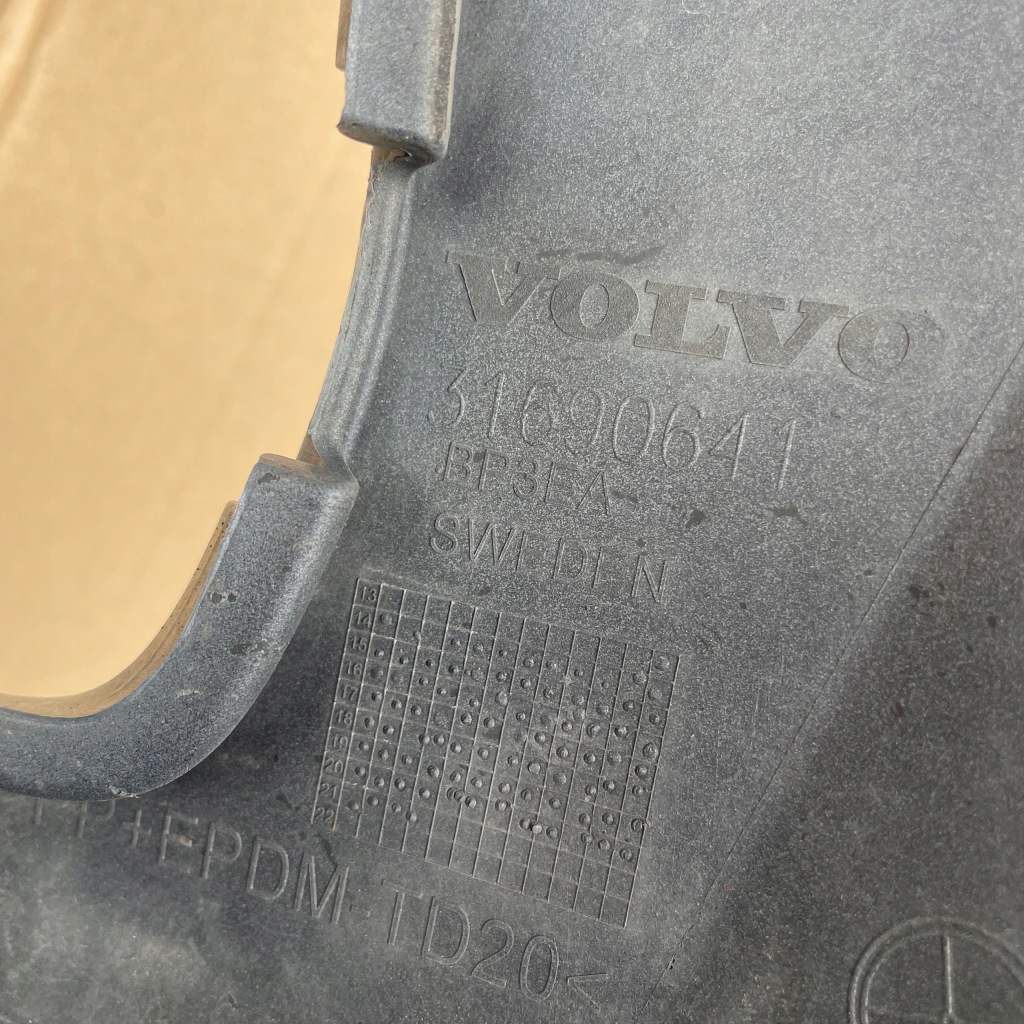 Volvo xc90 ii lift бампер перед передний 31690641 r-design Киев