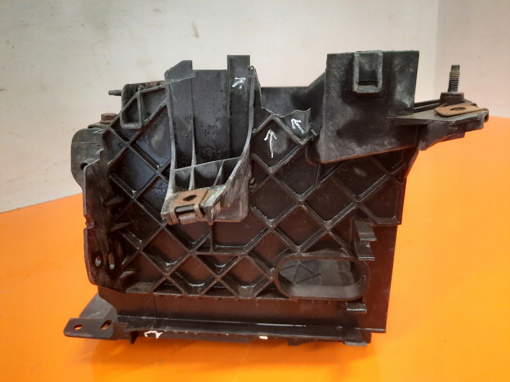 Renault megane 3 08-14 основание аккумулятор t060009a150 nv676 в Украине