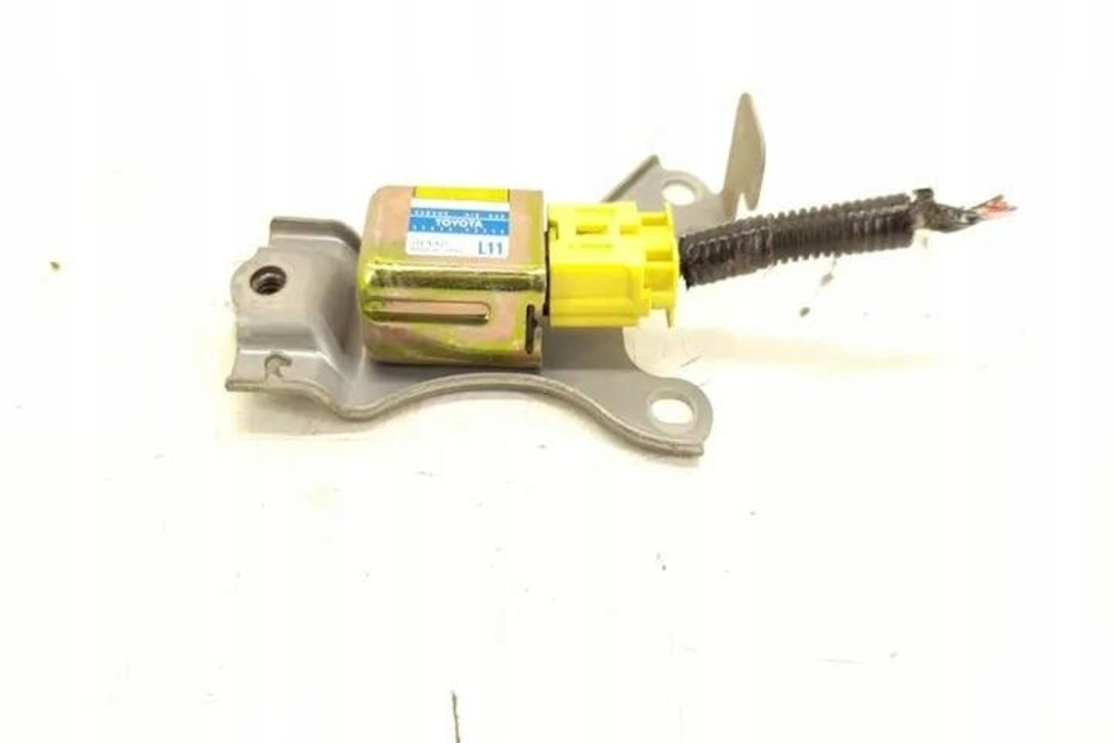 фото №7, Левый боковой датчик удара toyota yaris _p1_ 8983052050 1.3l бензиновый