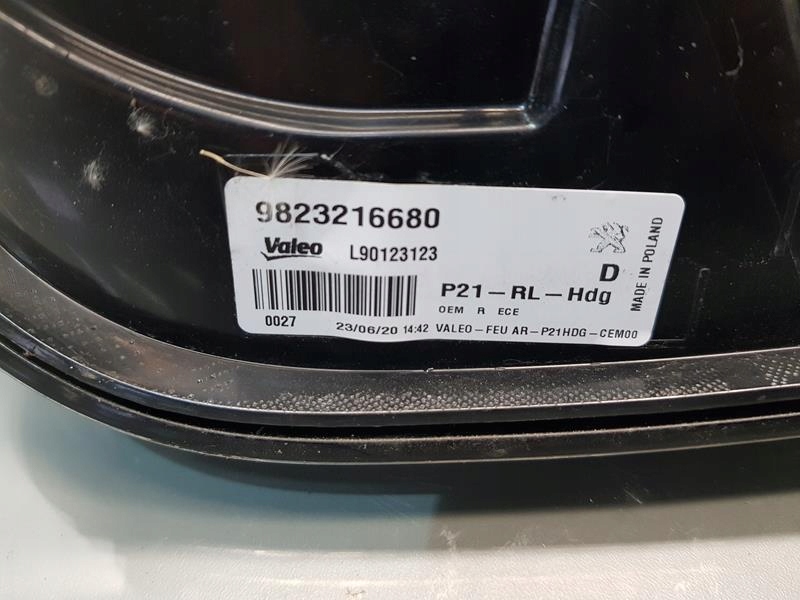 фото №4, Лампа правий задня peugeot 208 ii 9823216680