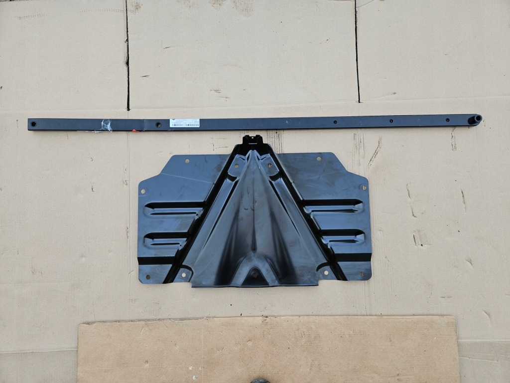 Купить Плита двигателя maserati grancabrio quattroporte m139 082063300 / 082063400