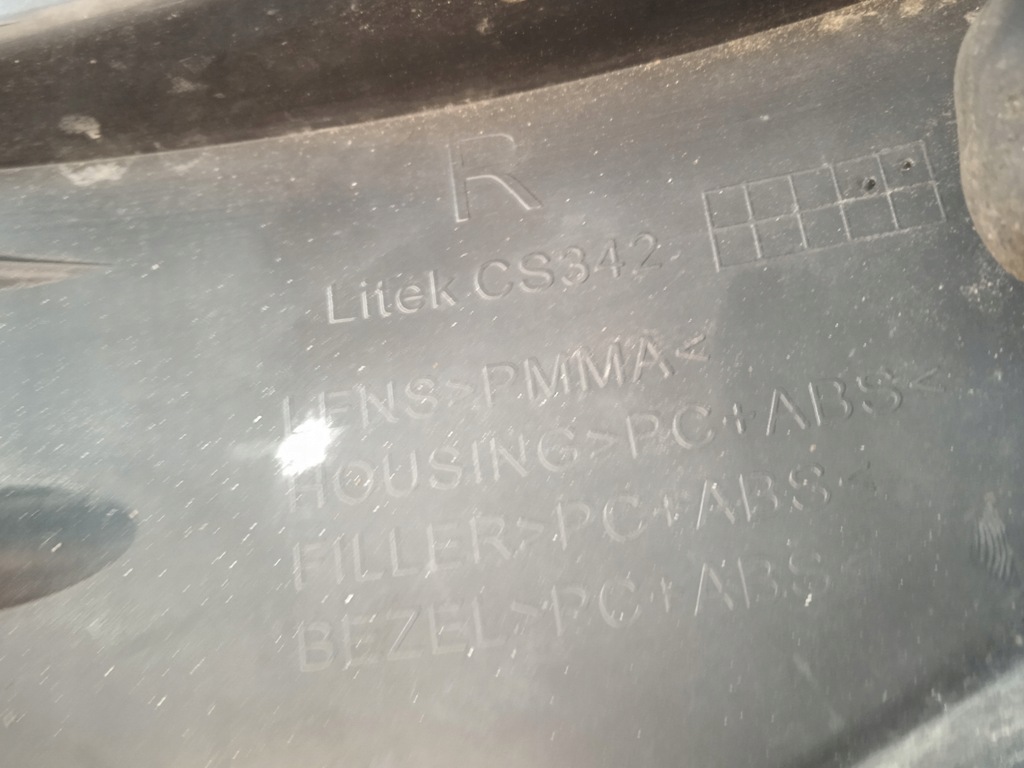 фото №11, Town country v 10- 20 лампа задняя правая usa