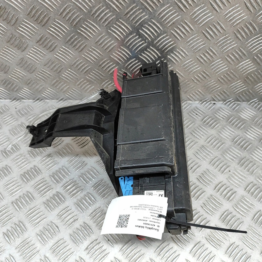 Tesla model x 2020 рамка / модуль предохранителей Цена