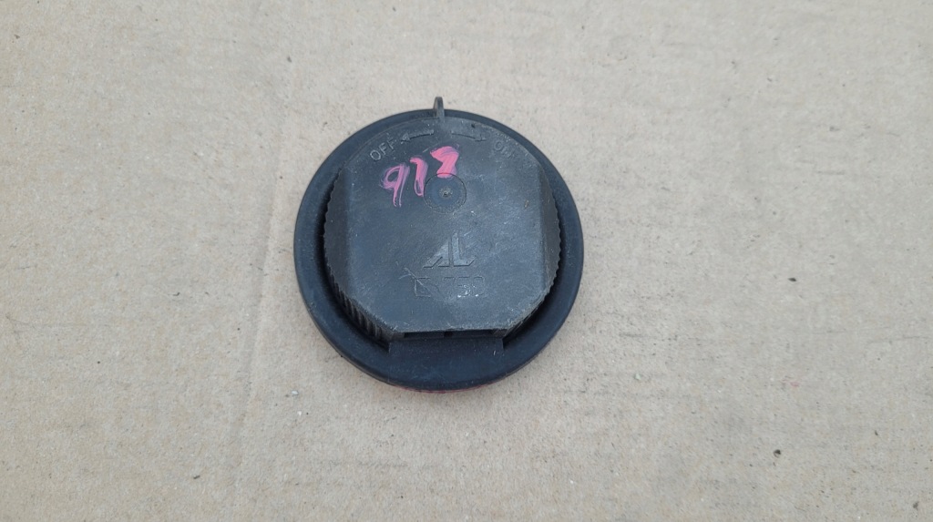 фото №1, Alfa romeo 159 bmw e60 e61 заглушка кришка лампи фара перед / 928