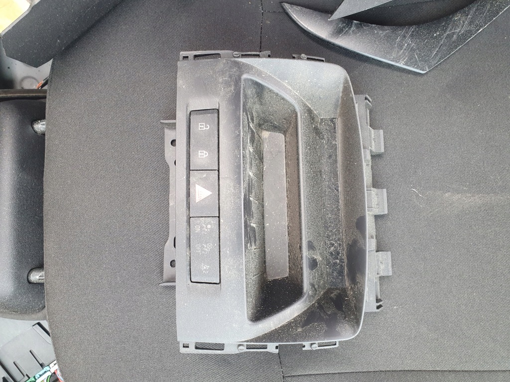 Купити Дисплей радіо opel astra j 1.3 cdti 13338335