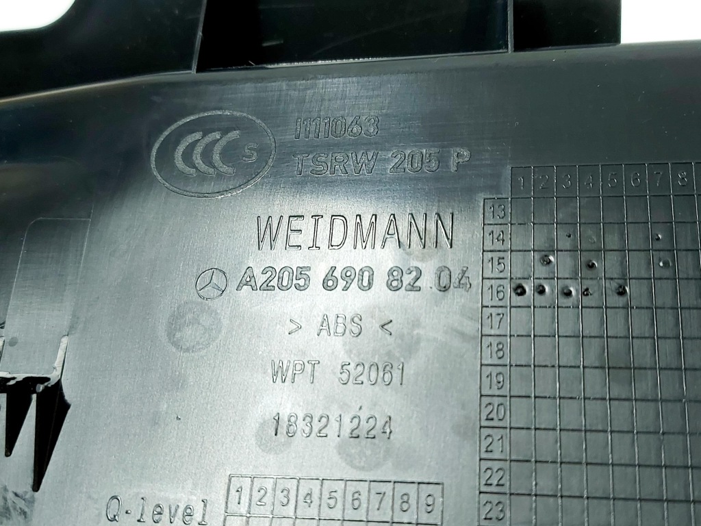 Mercedes c-klasa w205 16r. защита накладка na ремень задний sedan a2056908204 с Разборки