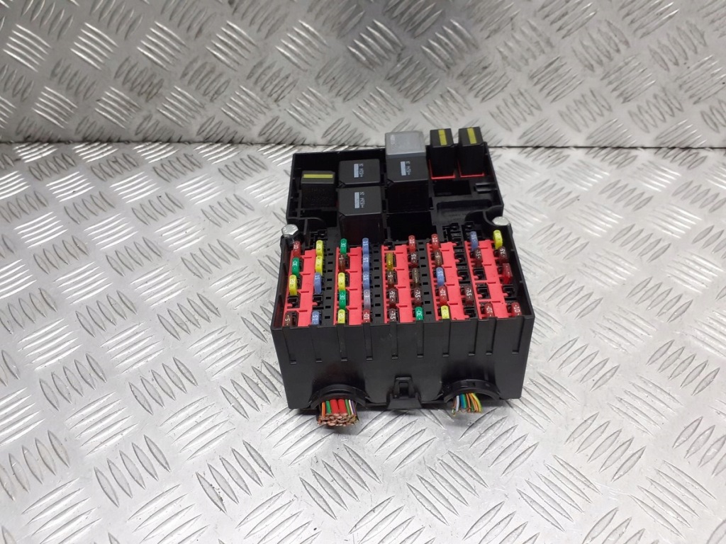 Коробка запобіжників fiesta mk6 4s6t-14401-kae Недорого