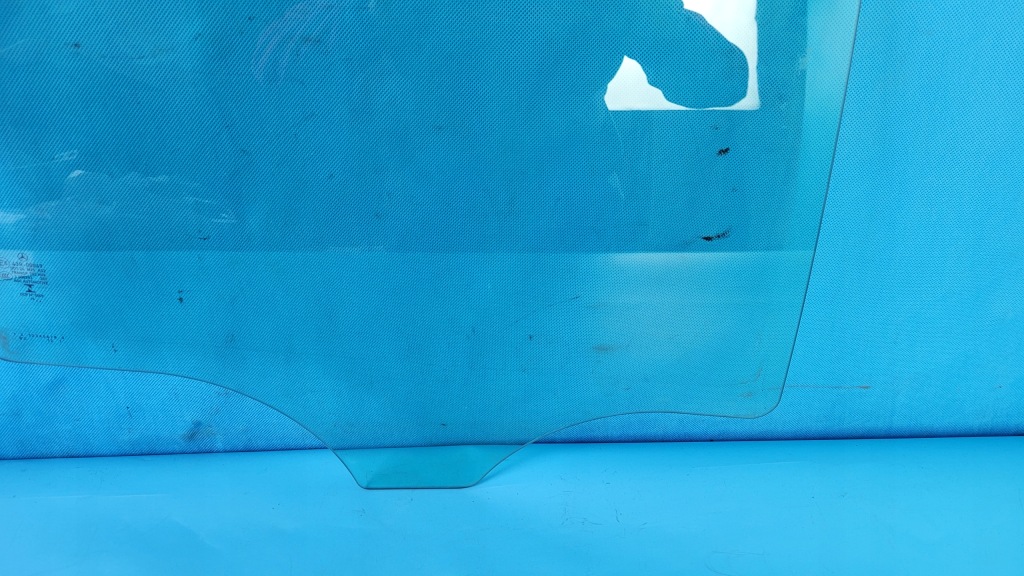 Mercedes w205 c220 16r скло правий задній rok 2015 sedan в Україні