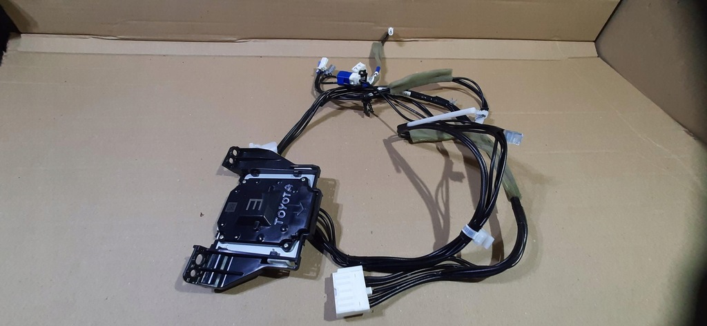 фото №7, Антенна модуль toyota yaris iv 8614758010