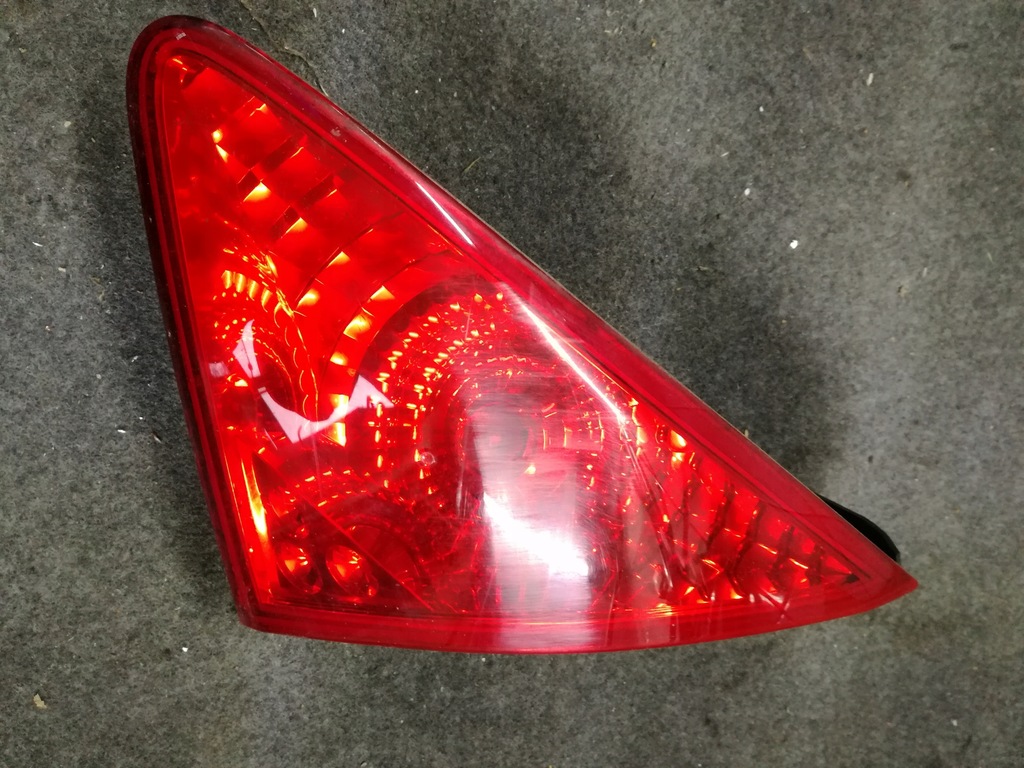 фото №1, Peugeot 3008 i 2009 - 2013 rok лампа правая задняя w крышка