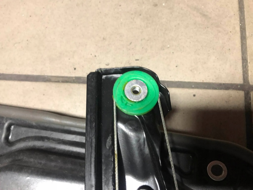 фото №8, Volkswagen tiguan механизм стекло правый задняя корпус 5n0839730m