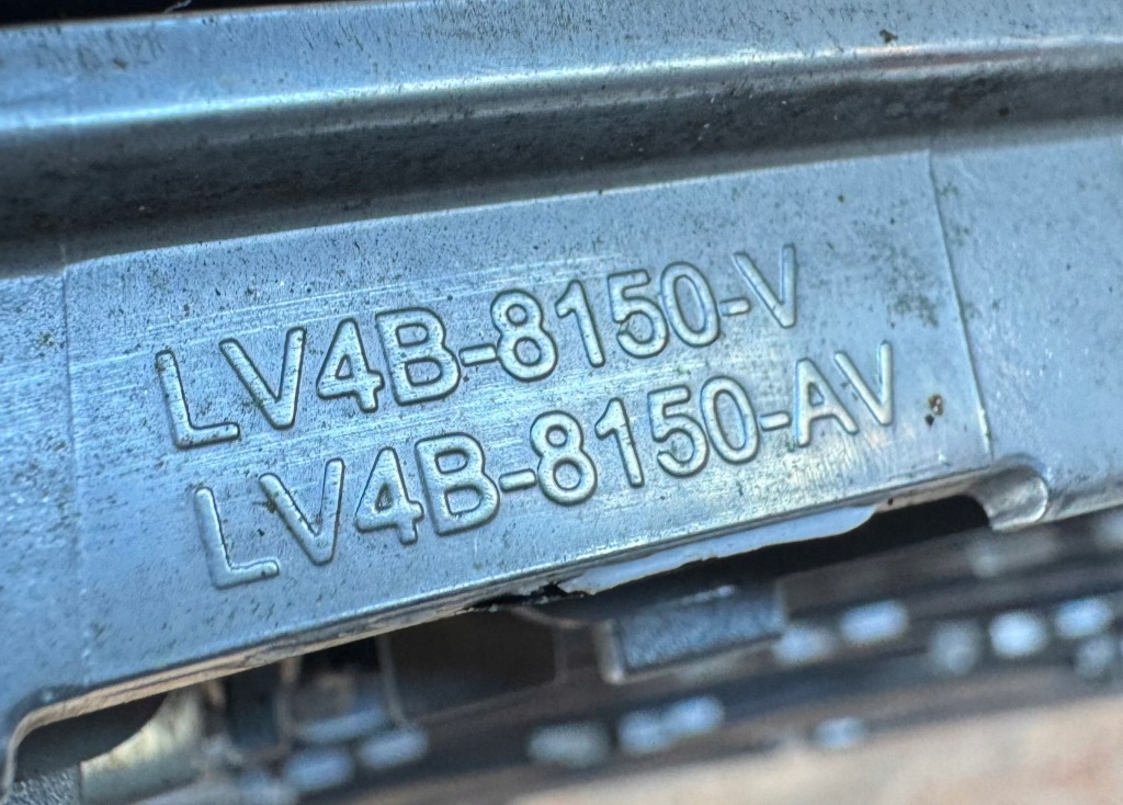 Решётка радиатора решётка  радиатора ford kuga mk3 19+ vignale хром камера lv4b-8200-v Доставка